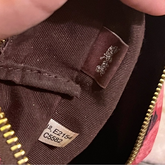 Beautiful Little Coach Makeup Bag - Picture 4 of 9